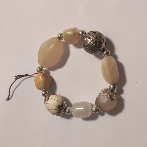 Elegant‎ Gold and Cream Beaded Bracelet - Picture 1 of 4